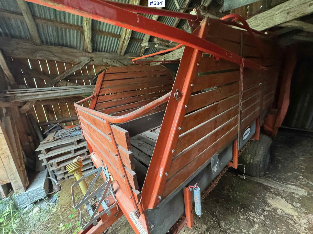 Underhaug unloading trailer w/ grass net - Hay and forage equipment: picture 3 Underhaug unloading trailer w/ grass net - Hay and forage equipment: picture 3
