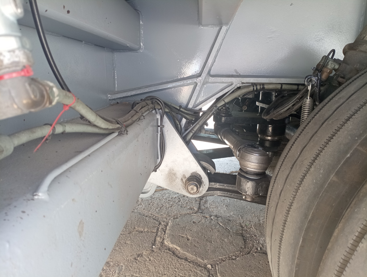 BERTOJA Tiefbett marki Bertoja 2-osie skrętne po kapitalnym remoncie - Low loader semi-trailer: picture 4 BERTOJA Tiefbett marki Bertoja 2-osie skrętne po kapitalnym remoncie - Low loader semi-trailer: picture 4