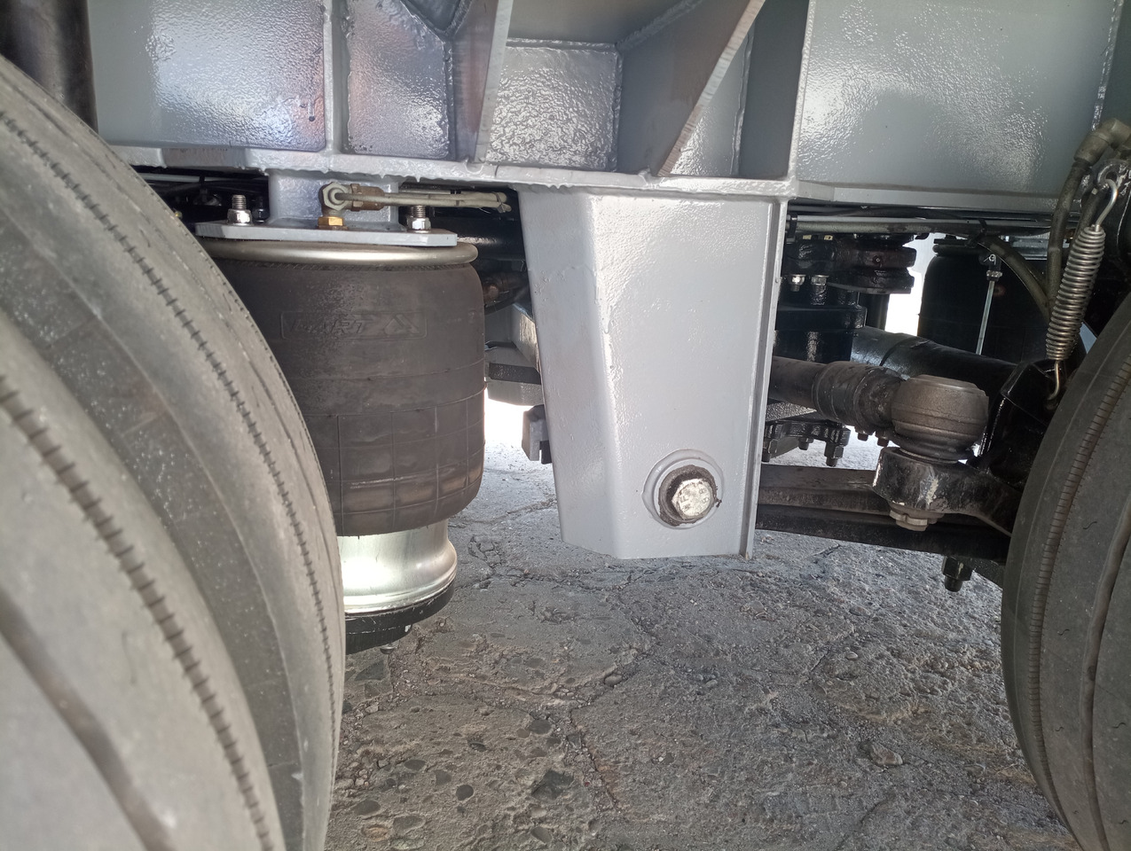 BERTOJA Tiefbett marki Bertoja 2-osie skrętne po kapitalnym remoncie - Low loader semi-trailer: picture 5 BERTOJA Tiefbett marki Bertoja 2-osie skrętne po kapitalnym remoncie - Low loader semi-trailer: picture 5