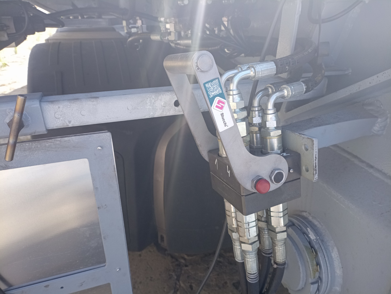 BERTOJA Tiefbett marki Bertoja 2-osie skrętne po kapitalnym remoncie - Low loader semi-trailer: picture 3 BERTOJA Tiefbett marki Bertoja 2-osie skrętne po kapitalnym remoncie - Low loader semi-trailer: picture 3