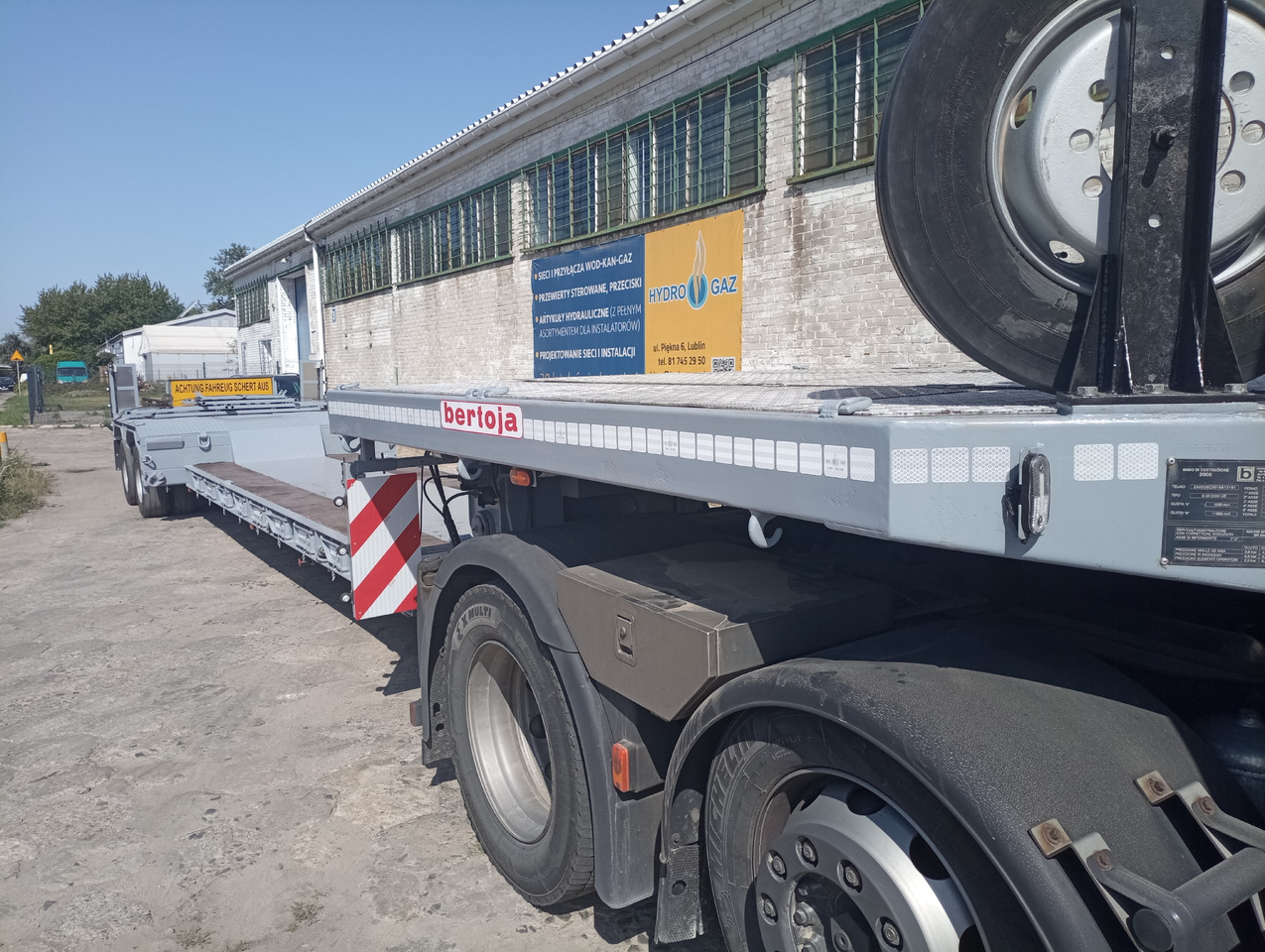 BERTOJA Tiefbett marki Bertoja 2-osie skrętne po kapitalnym remoncie - Low loader semi-trailer: picture 1 BERTOJA Tiefbett marki Bertoja 2-osie skrętne po kapitalnym remoncie - Low loader semi-trailer: picture 1