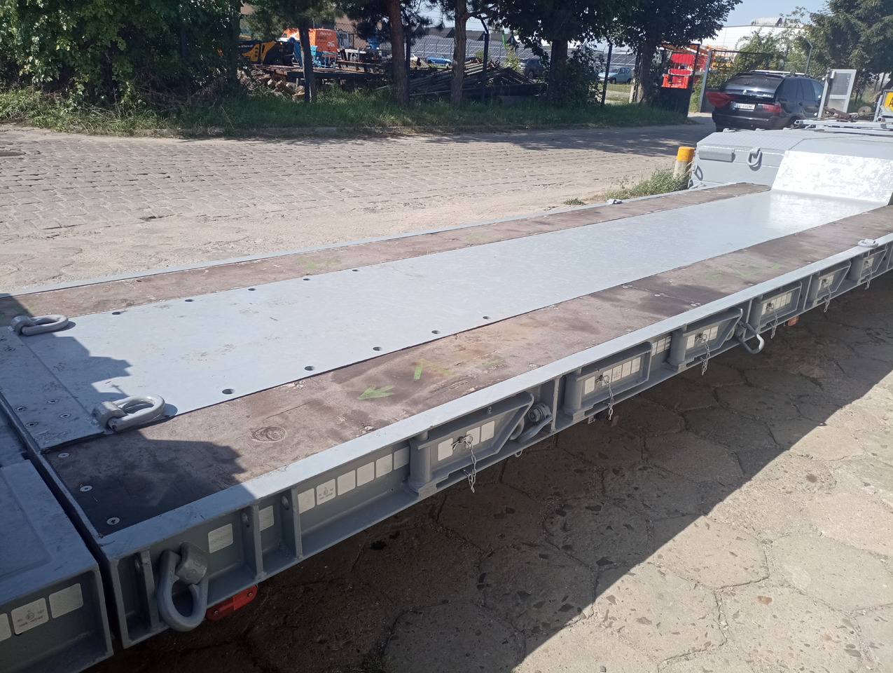 BERTOJA Tiefbett marki Bertoja 2-osie skrętne po kapitalnym remoncie - Low loader semi-trailer: picture 2 BERTOJA Tiefbett marki Bertoja 2-osie skrętne po kapitalnym remoncie - Low loader semi-trailer: picture 2