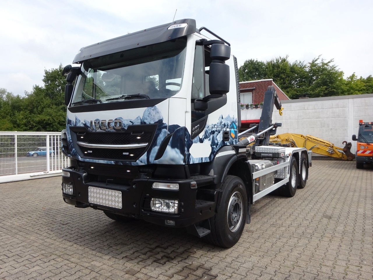 Iveco 480 Stralis X-WAY Abroller 6x4 - Hook lift truck: picture 1 Iveco 480 Stralis X-WAY Abroller 6x4 - Hook lift truck: picture 1