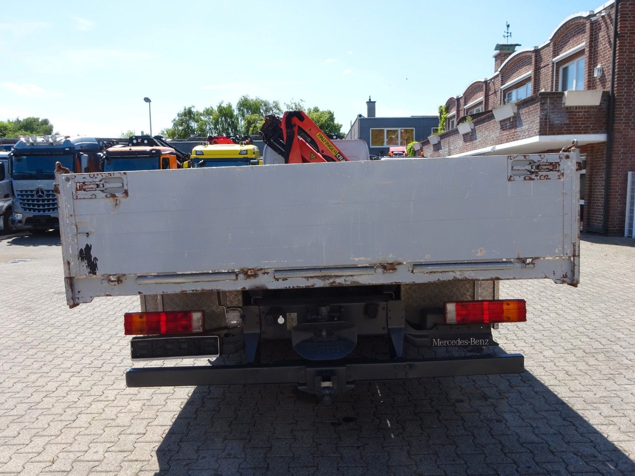 Dropside/ Flatbed truck, Crane truck Mercedes-Benz 1222 Atego mit Palfinger PK8501 Kran 4x2: picture 11