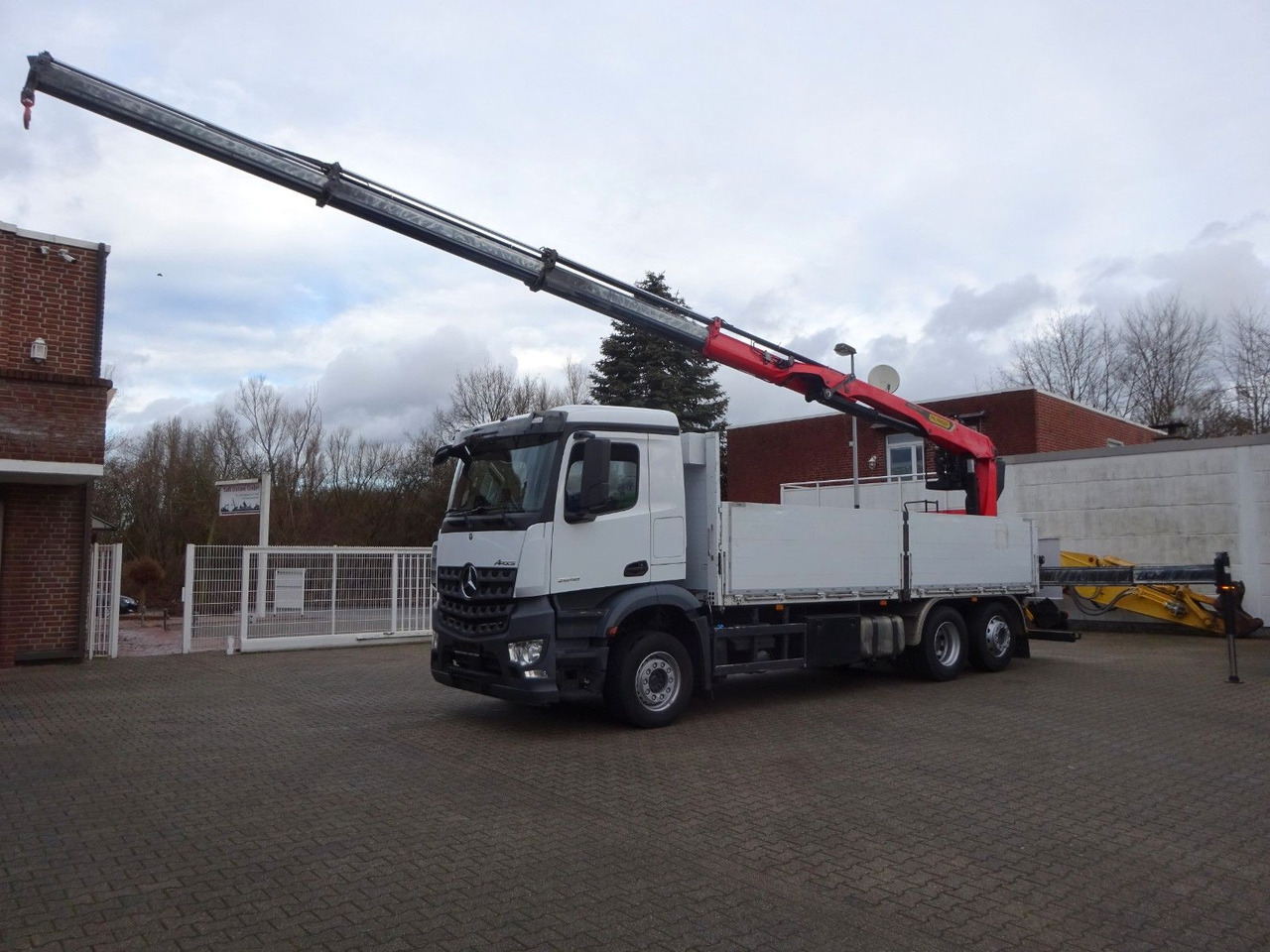 Mercedes-Benz 2648 Baustoffpritsche + PK 23001 TEC3 Kran Mercedes-Benz 2648 Baustoffpritsche + PK 23001 TEC3 Kran - Dropside/ Flatbed truck: picture 1 Mercedes-Benz 2648 Baustoffpritsche + PK 23001 TEC3 Kran Mercedes-Benz 2648 Baustoffpritsche + PK 23001 TEC3 Kran - Dropside/ Flatbed truck: picture 1