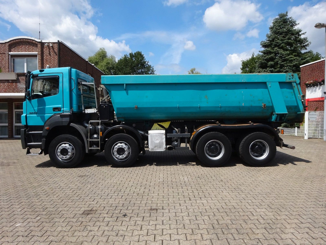 Mercedes-Benz 3240 Axor Muldenkipper 8x4 - Tipper: picture 4 Mercedes-Benz 3240 Axor Muldenkipper 8x4 - Tipper: picture 4