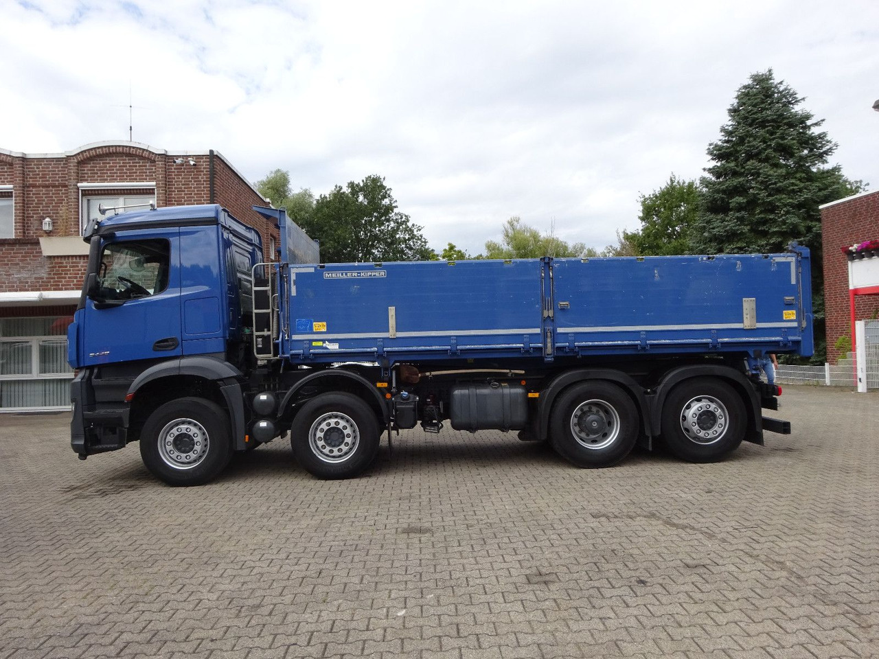 Mercedes-Benz 3446 Arocs MEILER 3 Seitenkipper 8x2 - Tipper: picture 3 Mercedes-Benz 3446 Arocs MEILER 3 Seitenkipper 8x2 - Tipper: picture 3