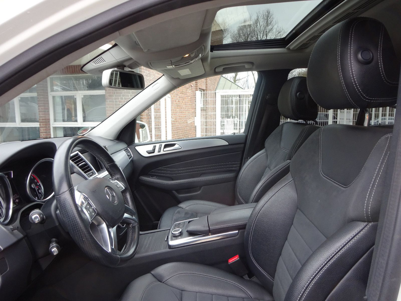 SUV Mercedes-Benz ML 350 CDI BlueTec Mercedes-Benz ML 350 CDI BlueTec. AMG Paket: picture 8 SUV Mercedes-Benz ML 350 CDI BlueTec Mercedes-Benz ML 350 CDI BlueTec. AMG Paket: picture 8