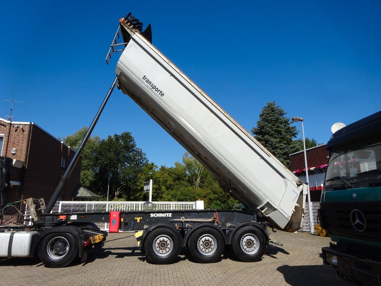 Schmitz Cargobull Kippauflieger mit 3 Achsen  ca. 24 m³ 5x Bestand - Tipper semi-trailer: picture 1 Schmitz Cargobull Kippauflieger mit 3 Achsen  ca. 24 m³ 5x Bestand - Tipper semi-trailer: picture 1
