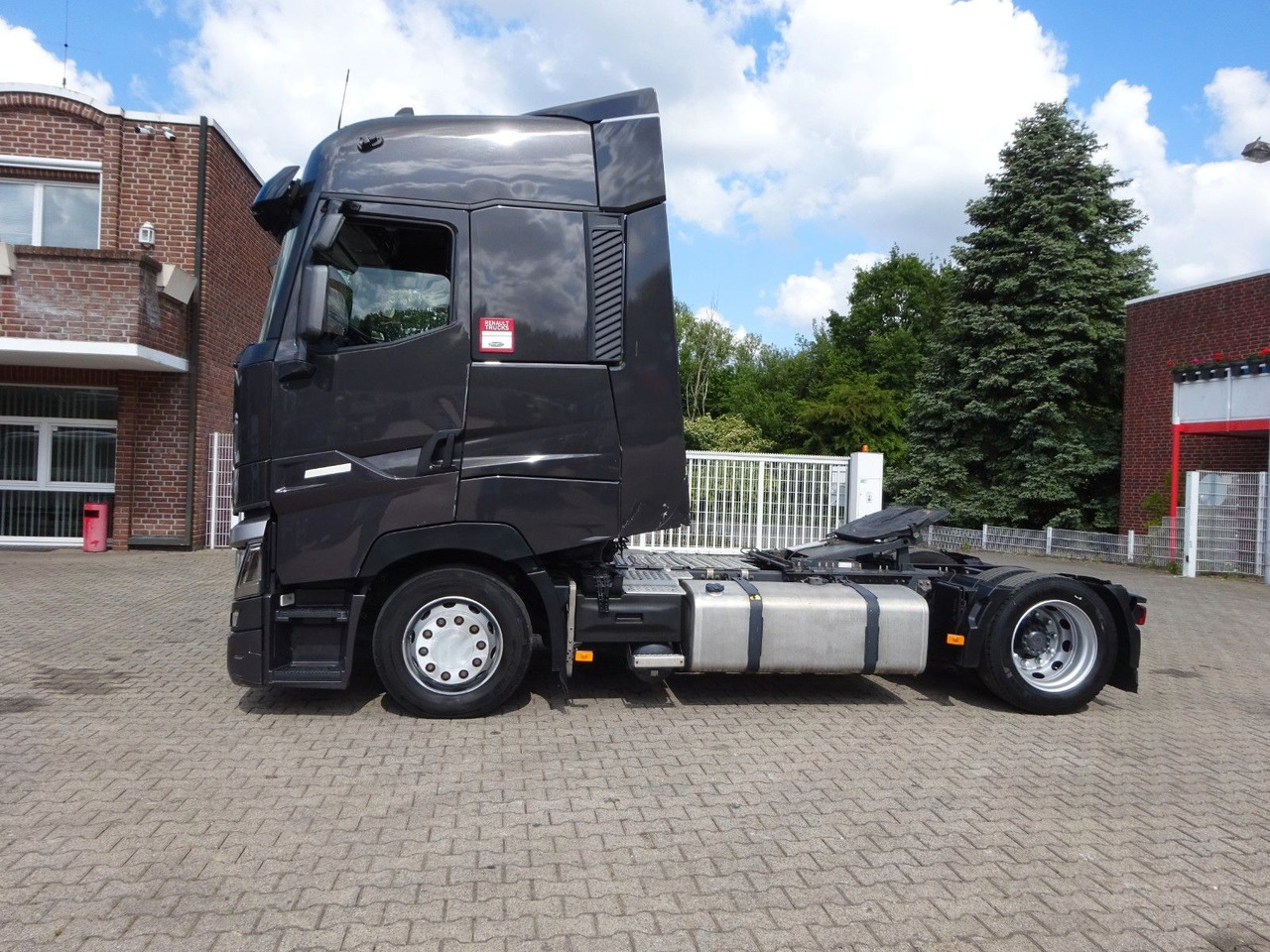 Renault T 520 Komfort SZM 4x2 - Tractor unit: picture 3 Renault T 520 Komfort SZM 4x2 - Tractor unit: picture 3