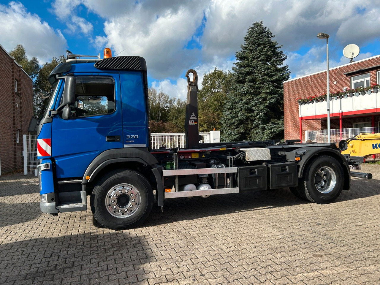 Volvo FM 370 VDL Abroller 4x2 - Hook lift truck: picture 5 Volvo FM 370 VDL Abroller 4x2 - Hook lift truck: picture 5