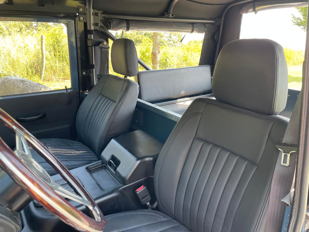 Pickup truck Land Rover LR Defender 90 Soft Top V8 Automatic 60000 brutt Land Rover LR Defender 90 SoftTop V8 Automatic: picture 21