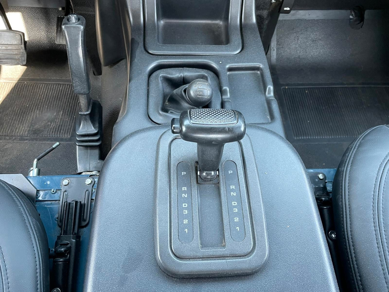 Pickup truck Land Rover LR Defender 90 Soft Top V8 Automatic 60000 brutt Land Rover LR Defender 90 SoftTop V8 Automatic: picture 16
