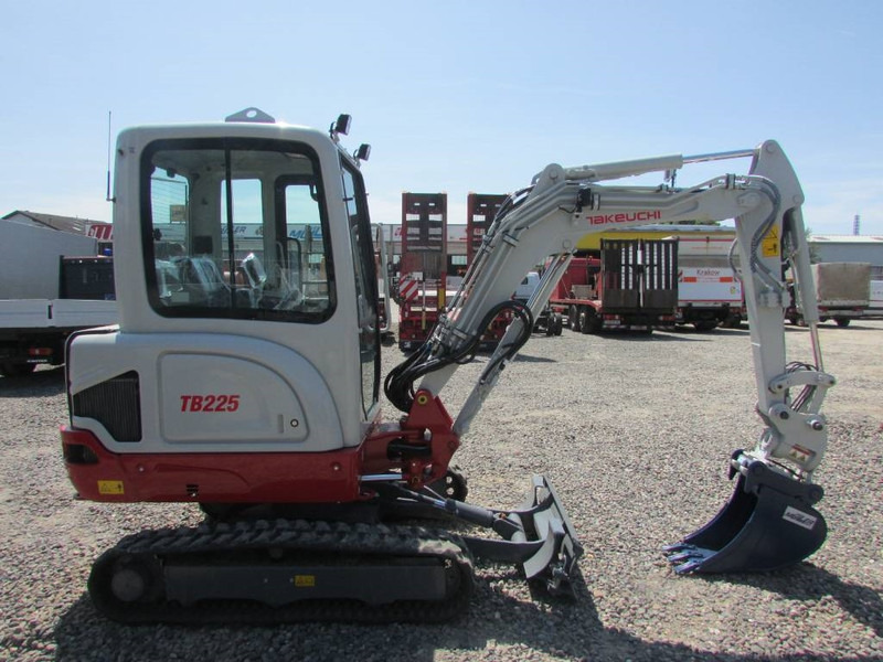 Takeuchi TB 225 Minibagger 42.500 EUR - Mini excavator: picture 5 Takeuchi TB 225 Minibagger 42.500 EUR - Mini excavator: picture 5