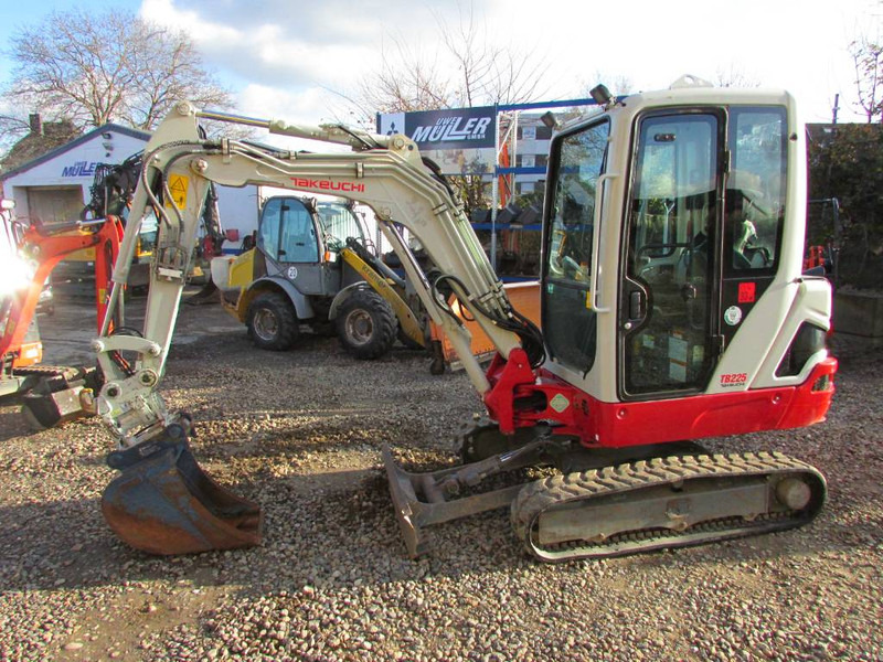 Takeuchi TB 225 V3 Minibagger 30.500 EUR - Mini excavator: picture 1 Takeuchi TB 225 V3 Minibagger 30.500 EUR - Mini excavator: picture 1