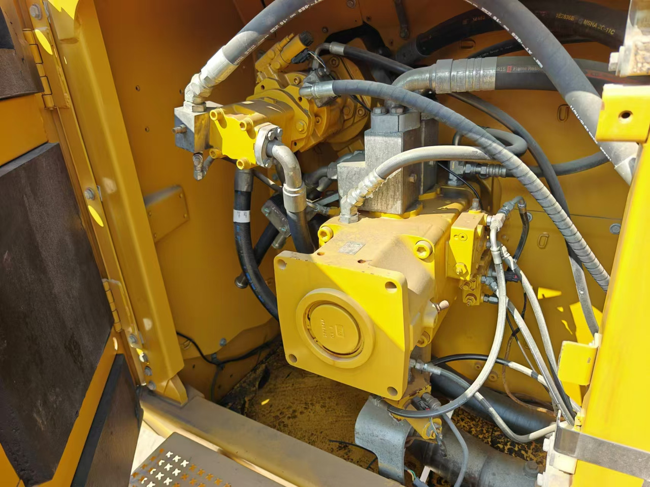 CATERPILLAR 374DL - Crawler excavator: picture 4 CATERPILLAR 374DL - Crawler excavator: picture 4