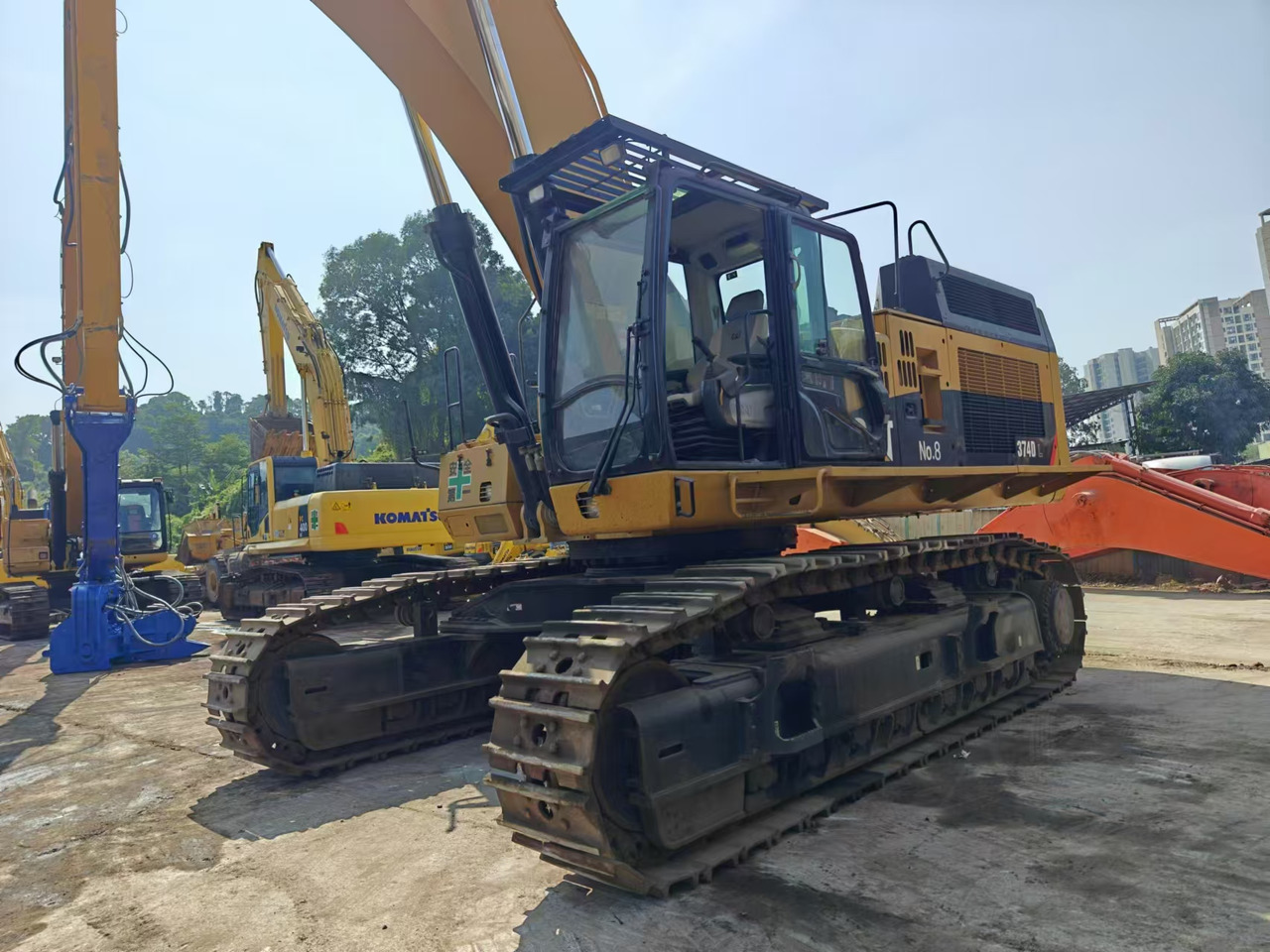 CATERPILLAR 374DL - Crawler excavator: picture 2 CATERPILLAR 374DL - Crawler excavator: picture 2