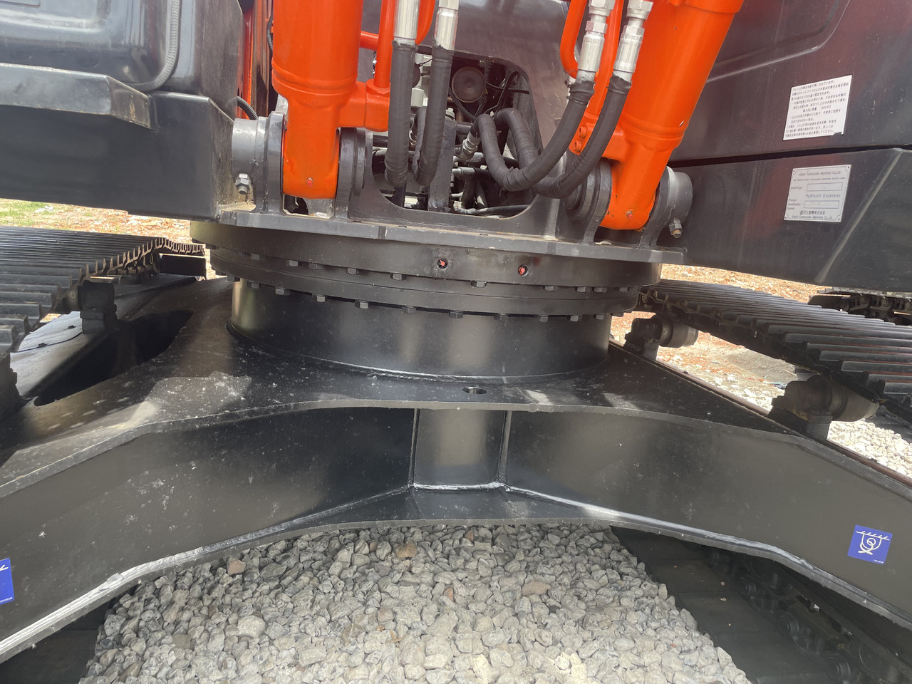 Crawler excavator Hitachi ZX200: picture 10