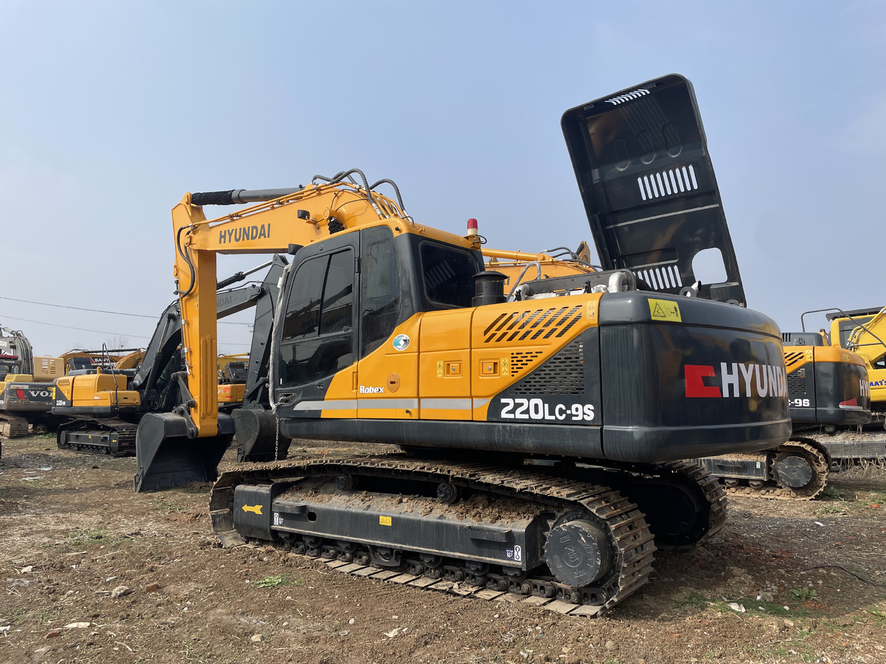 Hyundai R220LC-9S - Crawler excavator: picture 1 Hyundai R220LC-9S - Crawler excavator: picture 1