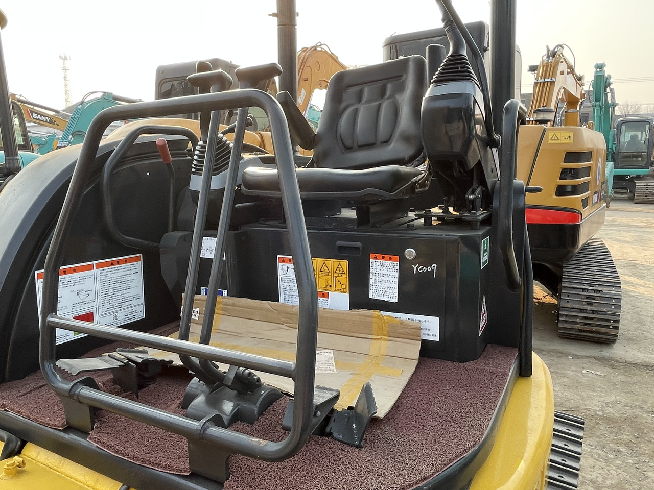 Mini excavator KOMATSU PC30MR-3: picture 6