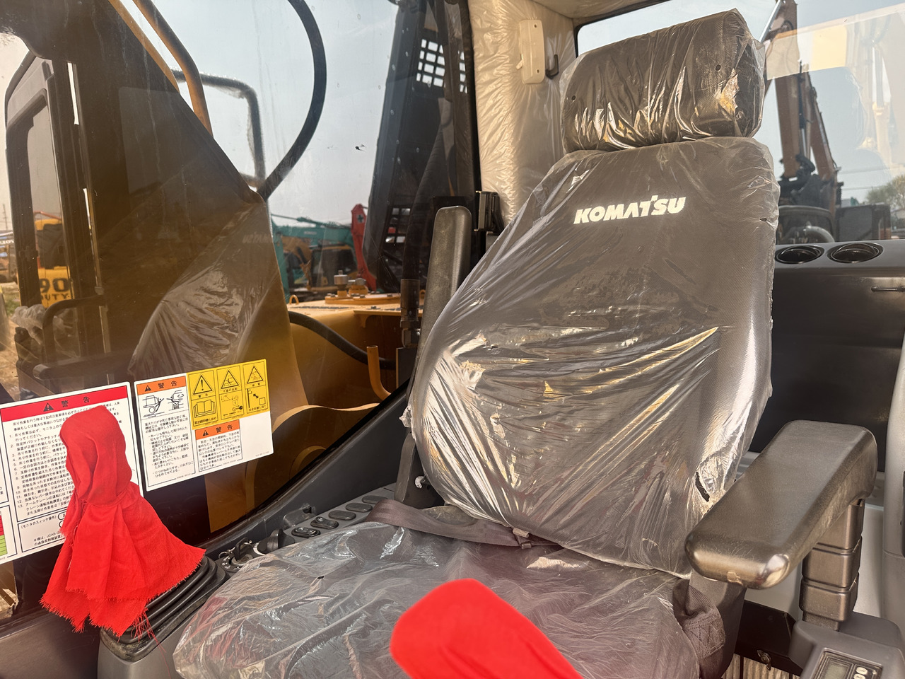 Crawler excavator Komatsu PC 240 LC-8: picture 10 Crawler excavator Komatsu PC 240 LC-8: picture 10