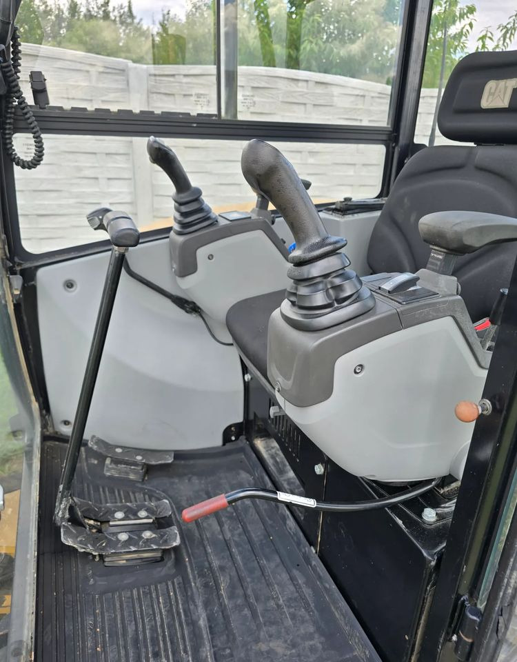 Caterpillar - Mini excavator: picture 3 Caterpillar - Mini excavator: picture 3