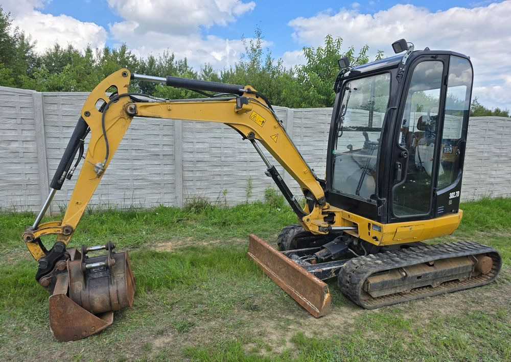 Caterpillar - Mini excavator: picture 2 Caterpillar - Mini excavator: picture 2