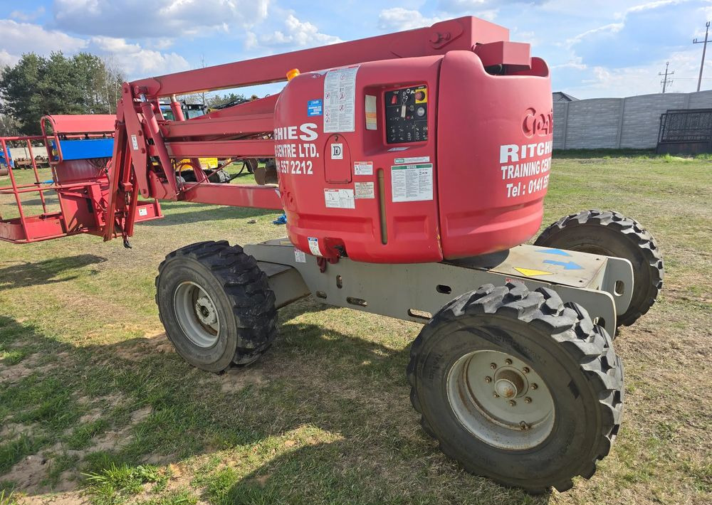 Genie - Articulated boom: picture 1 Genie - Articulated boom: picture 1