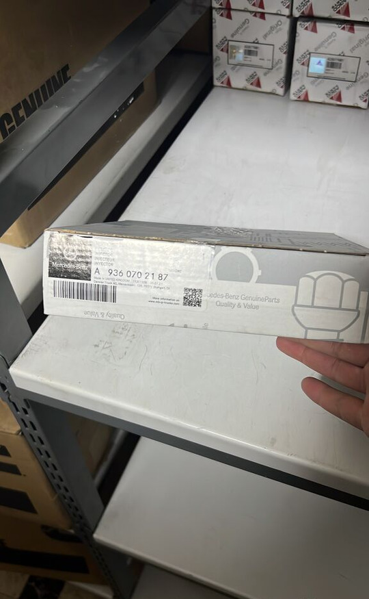 Mercedes-Benz 2023 A9360702187 Mercedes-Benz 2016-2023 - Injector for Truck: picture 1 Mercedes-Benz 2023 A9360702187 Mercedes-Benz 2016-2023 - Injector for Truck: picture 1