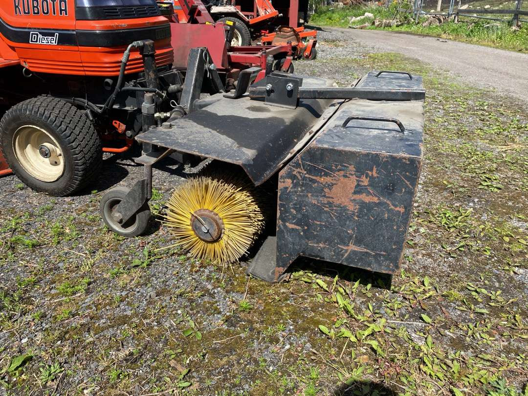 2000 Kubota G1700//Sitteklipper med feier og oppsamler - Garden mower: picture 5 2000 Kubota G1700//Sitteklipper med feier og oppsamler - Garden mower: picture 5