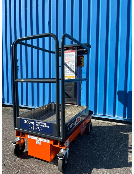 Vertical mast lift JLG Nano: picture 7