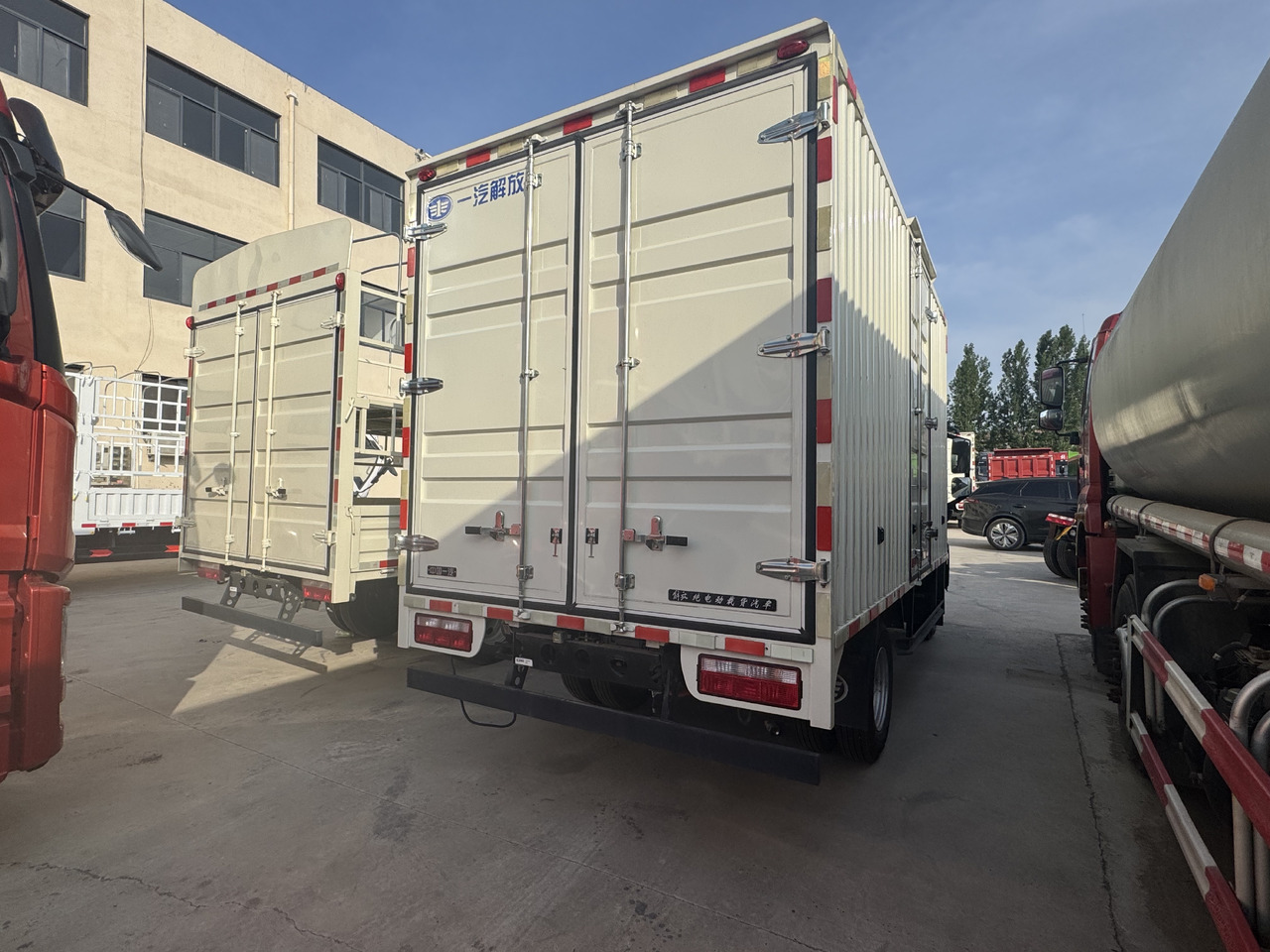 Box truck FAW: picture 7