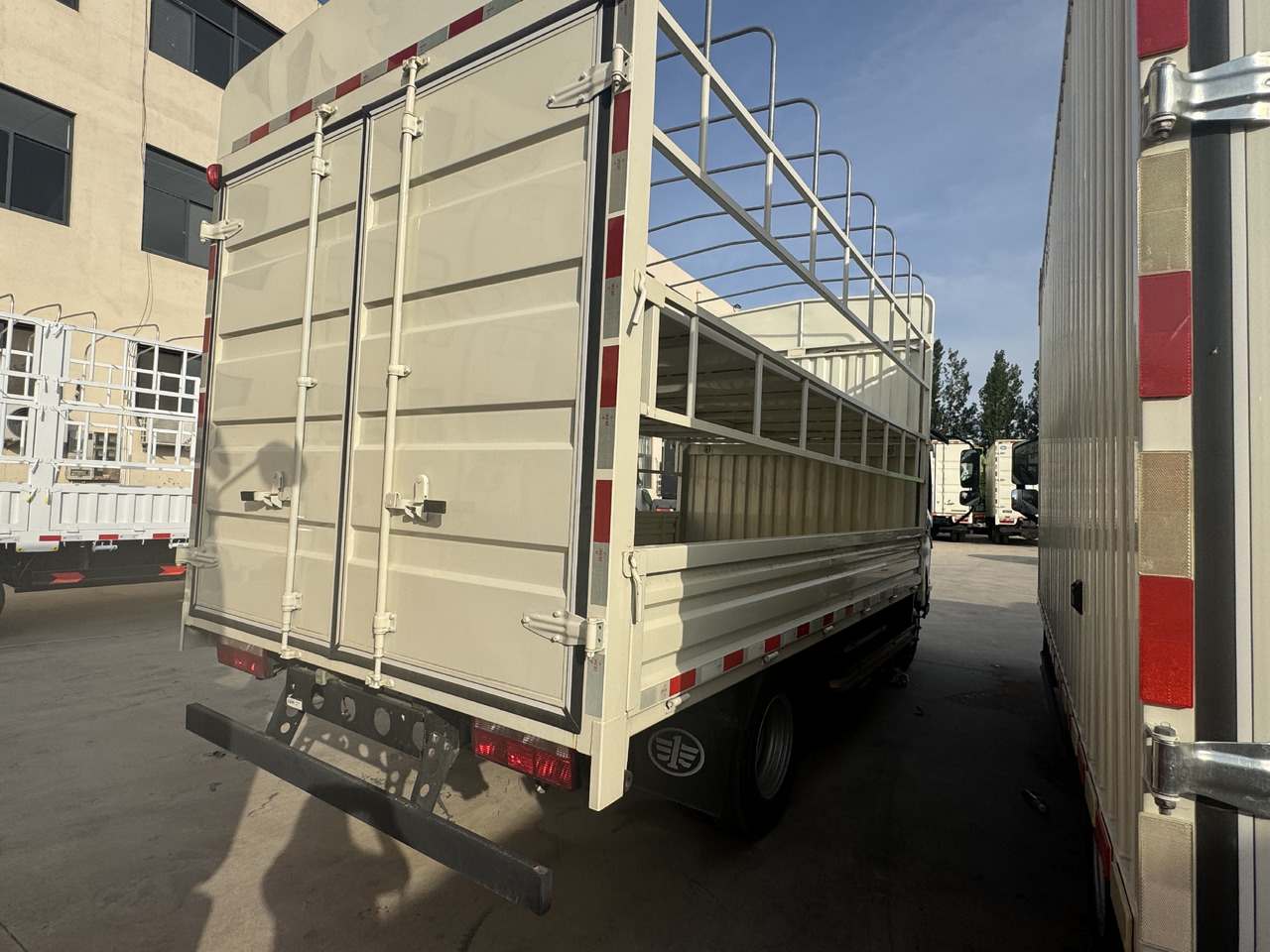 Box truck FAW: picture 8