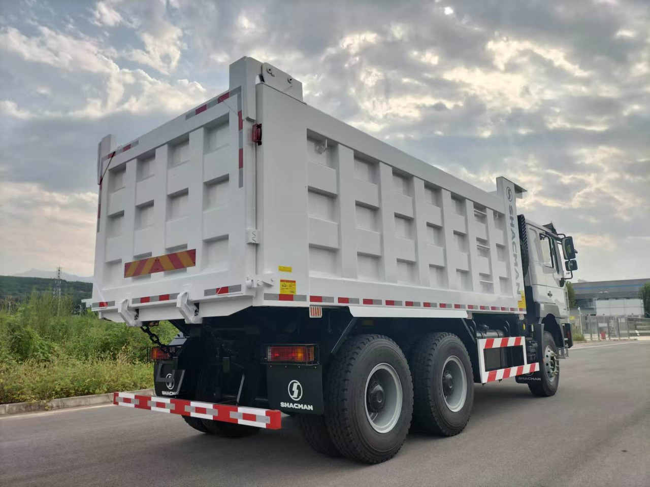 Tipper SHACMAN F3000: picture 6