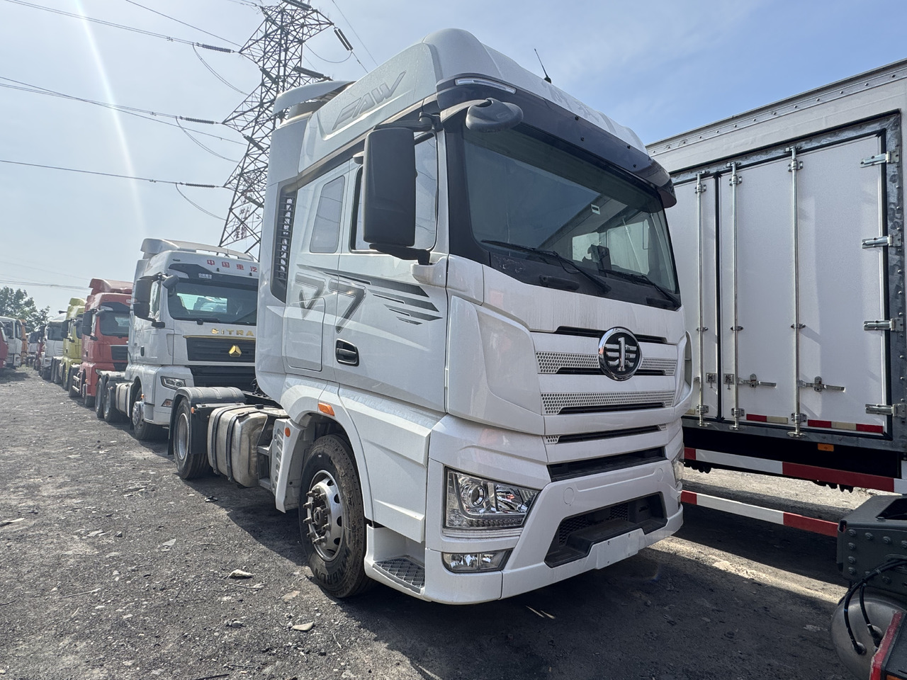 FAW - Tractor unit: picture 1 FAW - Tractor unit: picture 1