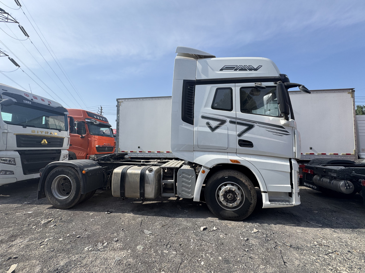 FAW - Tractor unit: picture 2 FAW - Tractor unit: picture 2