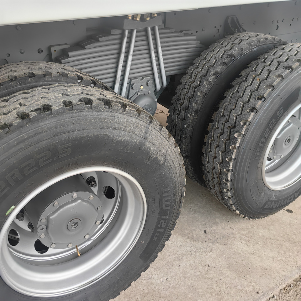 Tractor unit for transportation of food Howo tractor: picture 7 Tractor unit for transportation of food Howo tractor: picture 7