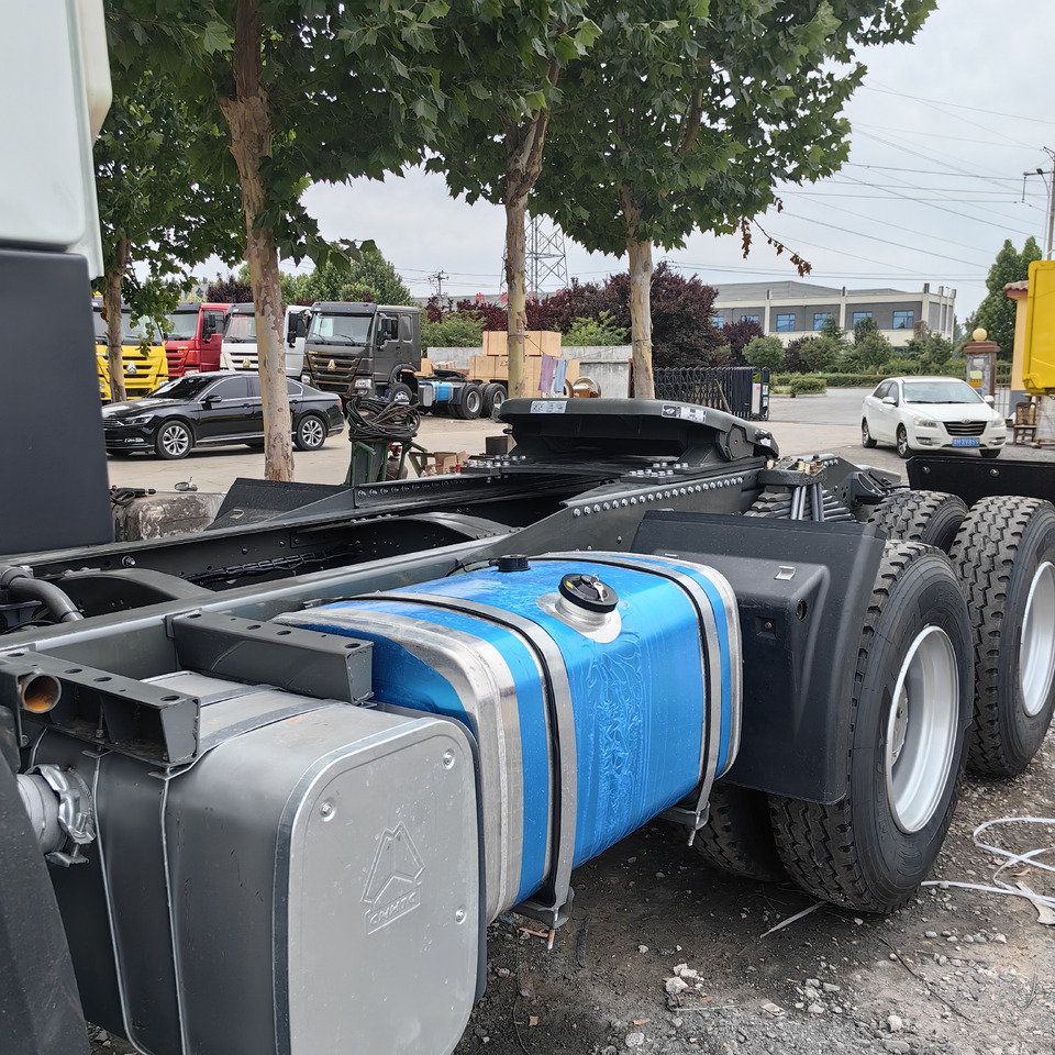 Tractor unit for transportation of food Howo tractor: picture 6 Tractor unit for transportation of food Howo tractor: picture 6