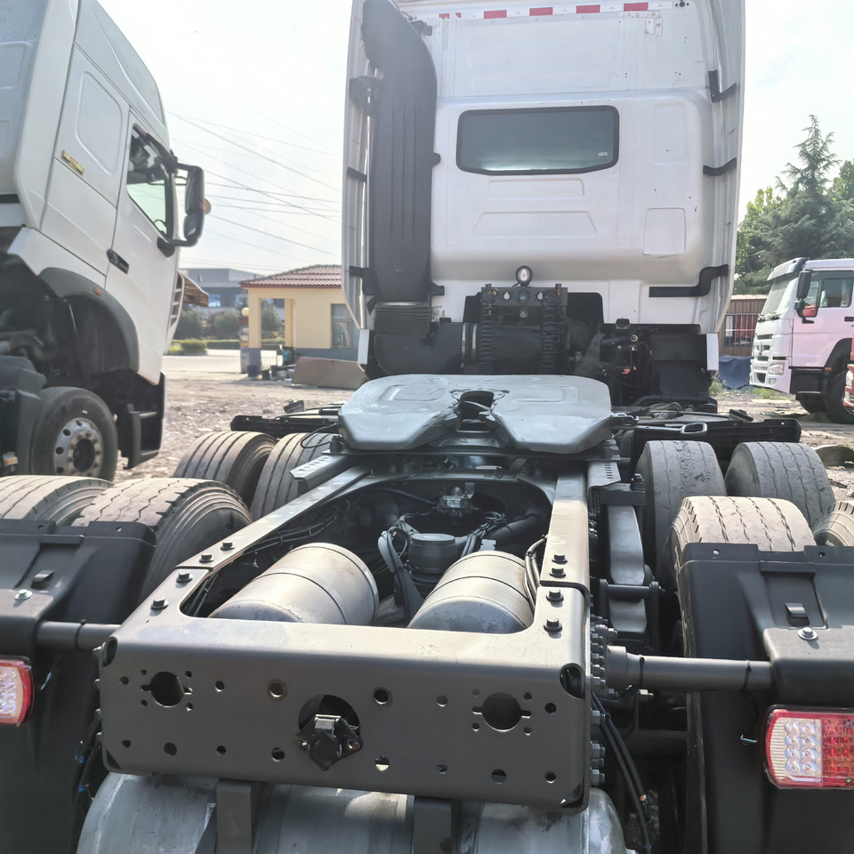 SINOTRUCK HOWO  - Tractor unit: picture 4 SINOTRUCK HOWO  - Tractor unit: picture 4