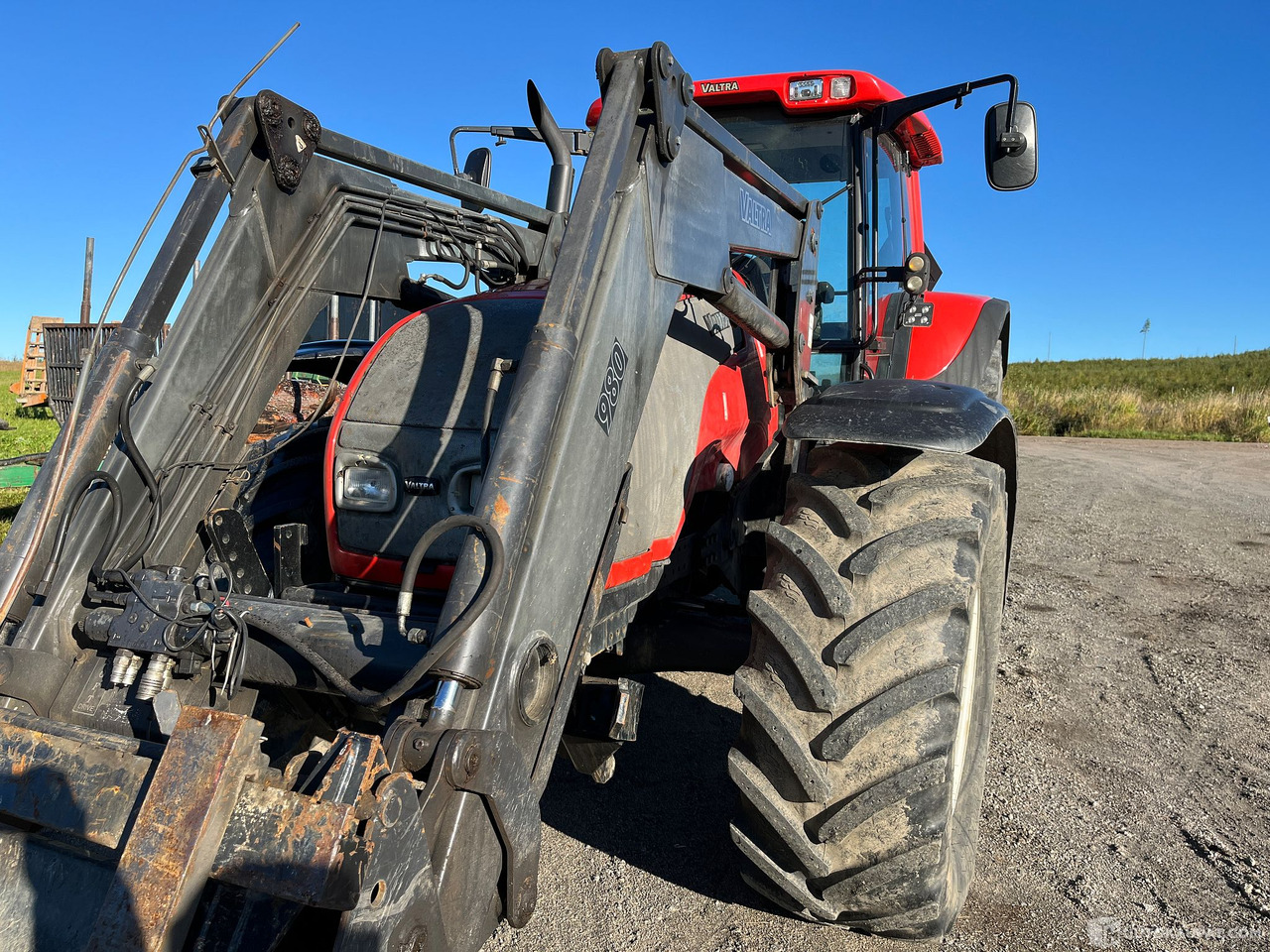 Valtra T190, etukuormaajalla, vm. 2003, Petäjävesi - Agricultural machinery: picture 5 Valtra T190, etukuormaajalla, vm. 2003, Petäjävesi - Agricultural machinery: picture 5
