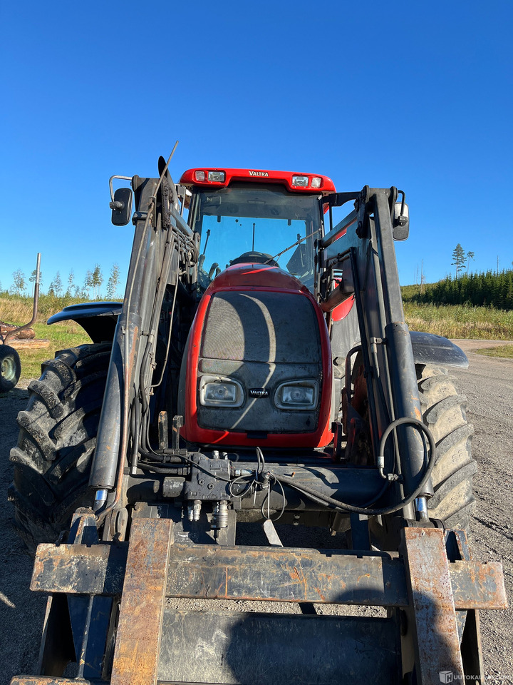 Valtra T190, etukuormaajalla, vm. 2003, Petäjävesi - Agricultural machinery: picture 4 Valtra T190, etukuormaajalla, vm. 2003, Petäjävesi - Agricultural machinery: picture 4