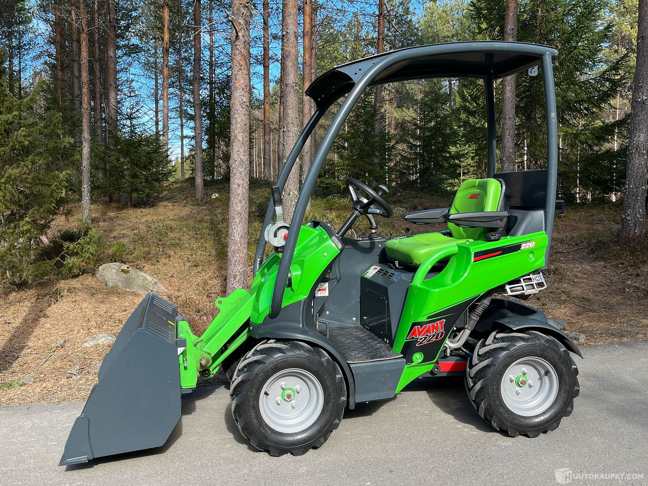 Avant 220 kahdella työlaitteella, 2021, vain 196h,, Jyväskylä - Compact loader: picture 1 Avant 220 kahdella työlaitteella, 2021, vain 196h,, Jyväskylä - Compact loader: picture 1