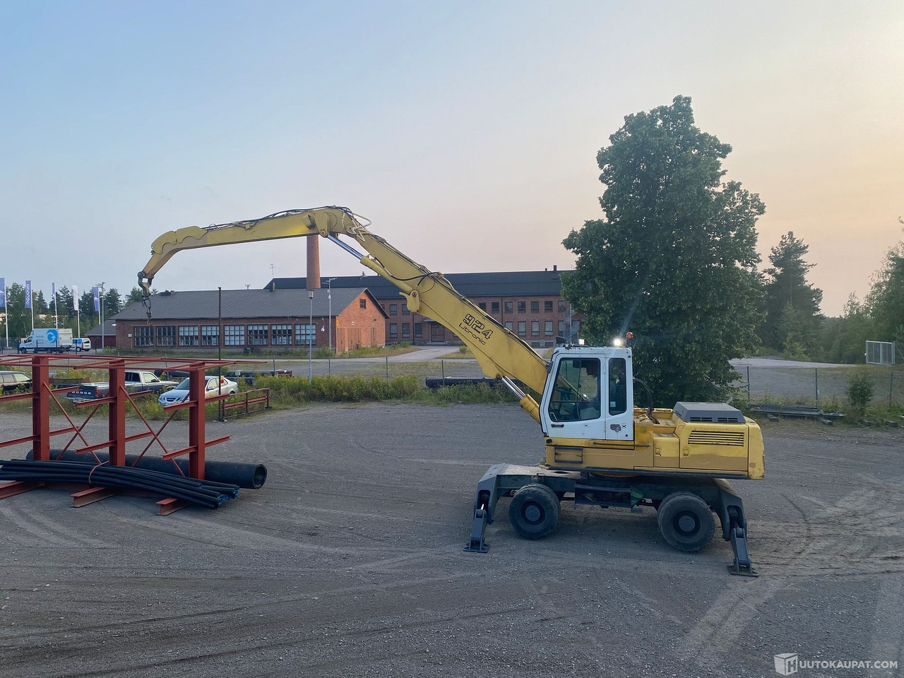 Liebherr 924, 2003, Hyvinkää - Construction machinery: picture 2 Liebherr 924, 2003, Hyvinkää - Construction machinery: picture 2