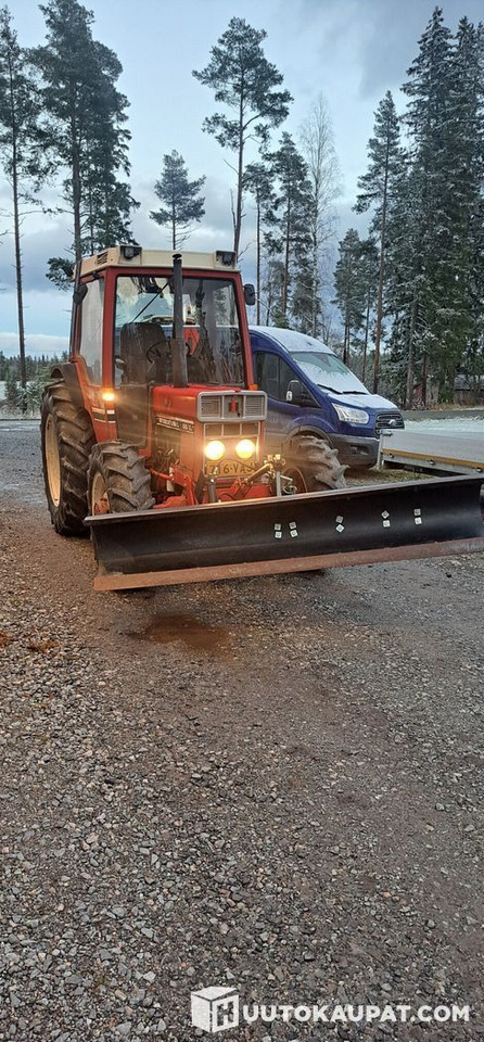 International 585XL, 1985, Diesel, 6 147 h Traktori, Kruunupyy - Farm tractor: picture 2 International 585XL, 1985, Diesel, 6 147 h Traktori, Kruunupyy - Farm tractor: picture 2