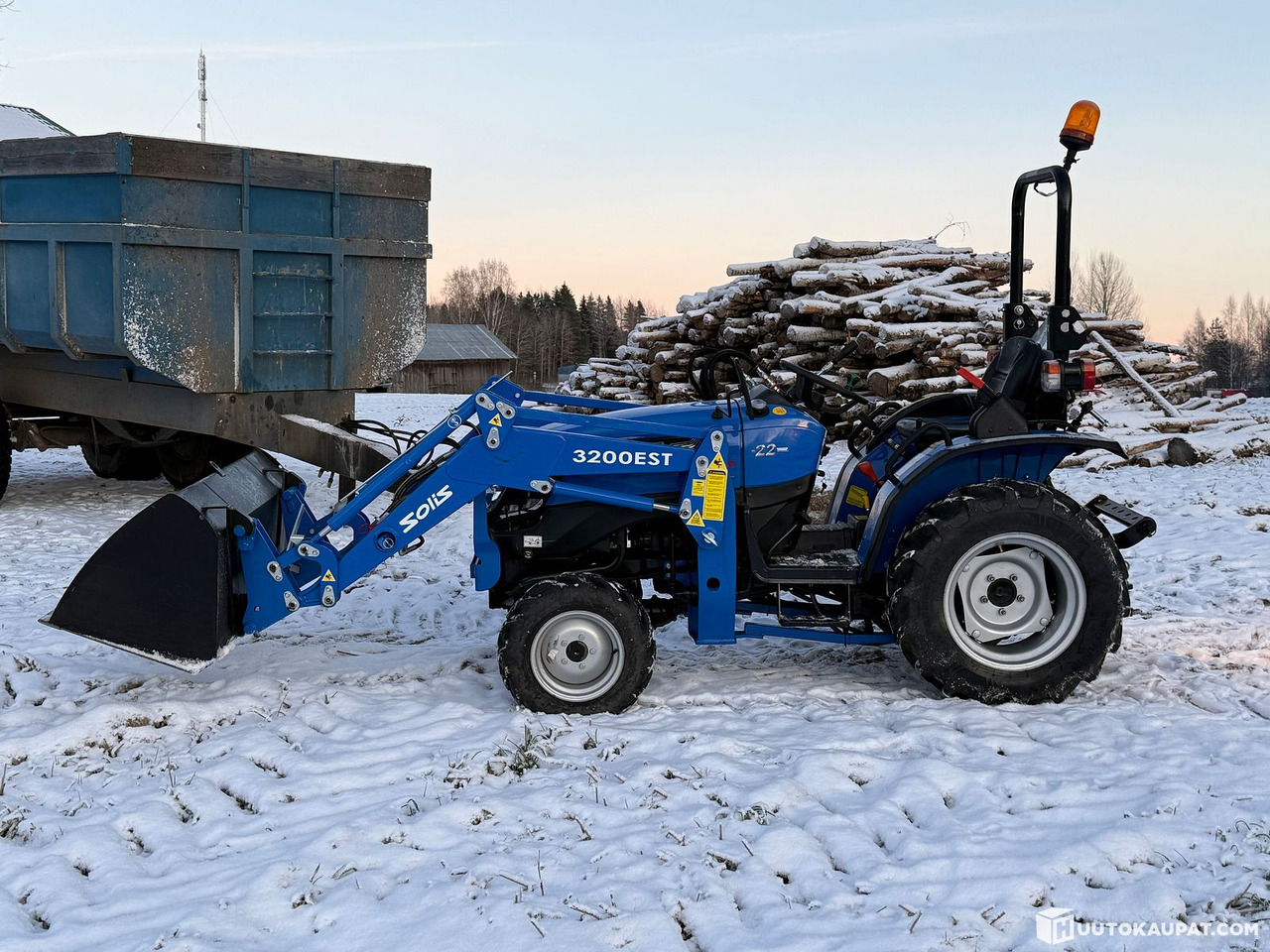 Solis 22 etukuormaajalla 2022 MTK25, Hämeenlinna - Compact tractor: picture 4 Solis 22 etukuormaajalla 2022 MTK25, Hämeenlinna - Compact tractor: picture 4