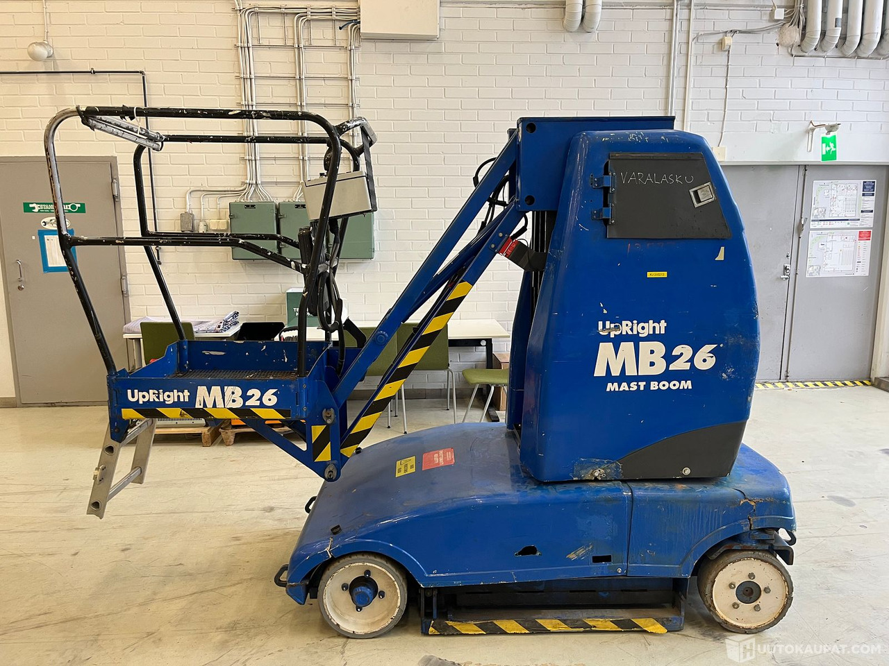 UpRight MB 26, 2002 Kuukulkija, Vantaa - Vertical mast lift: picture 1 UpRight MB 26, 2002 Kuukulkija, Vantaa - Vertical mast lift: picture 1