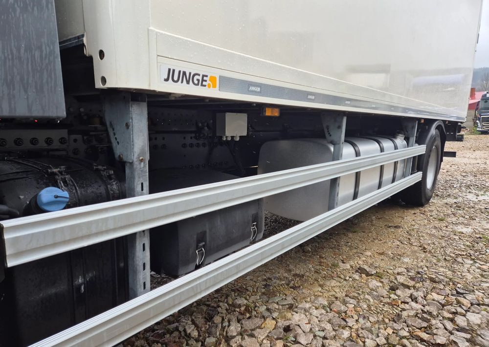 Box truck DAF XF ORYGINALNY PRZEBIEG z Niemiec / TANDEM ZESTAW PRZEJAZDOWY Z WINDĄ: picture 19