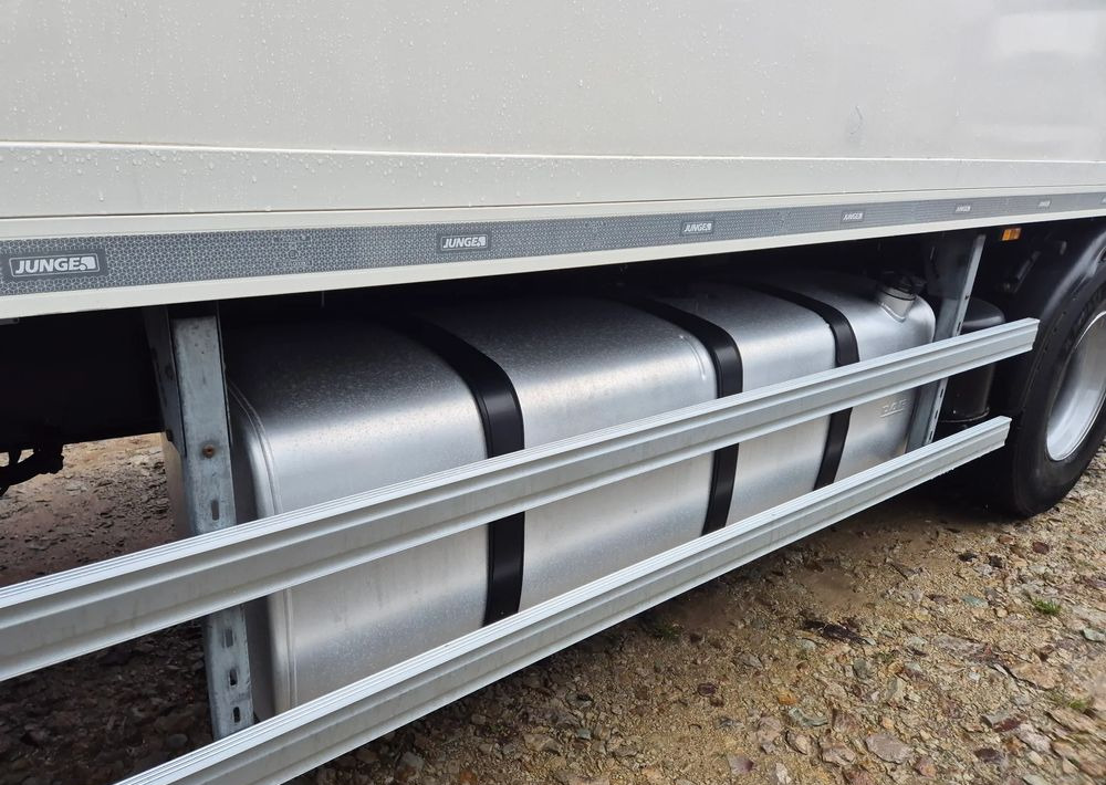 Box truck DAF XF ORYGINALNY PRZEBIEG z Niemiec / TANDEM ZESTAW PRZEJAZDOWY Z WINDĄ: picture 22