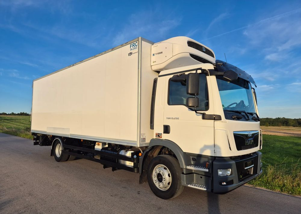 MAN TGM 15.250 7.5m winda AUTOMAT KLIMA z Niemiec EURO 6 / CHŁODNIA T-1000R THERMOKING - Refrigerator truck: picture 2 MAN TGM 15.250 7.5m winda AUTOMAT KLIMA z Niemiec EURO 6 / CHŁODNIA T-1000R THERMOKING - Refrigerator truck: picture 2