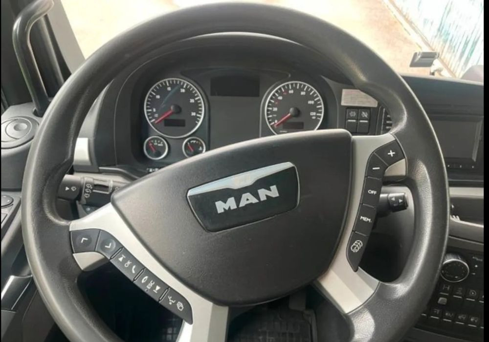 MAN Tgm 18.320 FULL SERWIS UNIKAT TOP ORYGINALNY PRZEBIEG z Niemiec AUTOMAT WINDA ACC Pirelli klima postojowa 18.250 18.290 15.250 15.290 15.320 - Curtainsider truck: picture 5 MAN Tgm 18.320 FULL SERWIS UNIKAT TOP ORYGINALNY PRZEBIEG z Niemiec AUTOMAT WINDA ACC Pirelli klima postojowa 18.250 18.290 15.250 15.290 15.320 - Curtainsider truck: picture 5